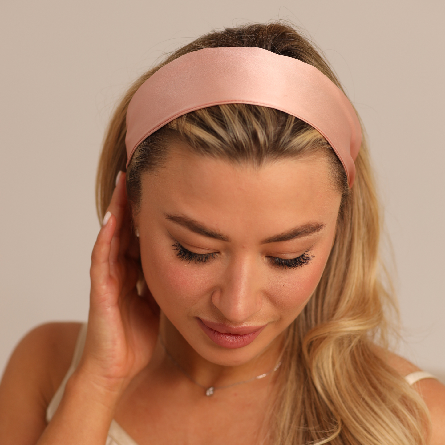 Hedvábná čelenka do vlasů Qrown®