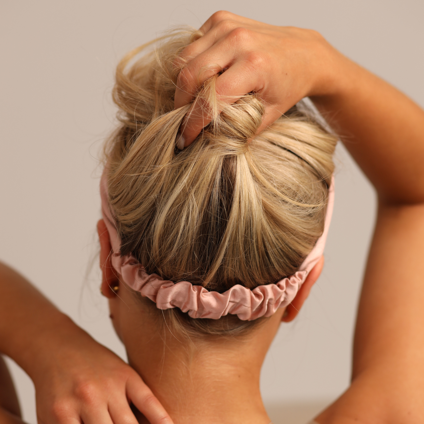 Hedvábná čelenka do vlasů Qrown®