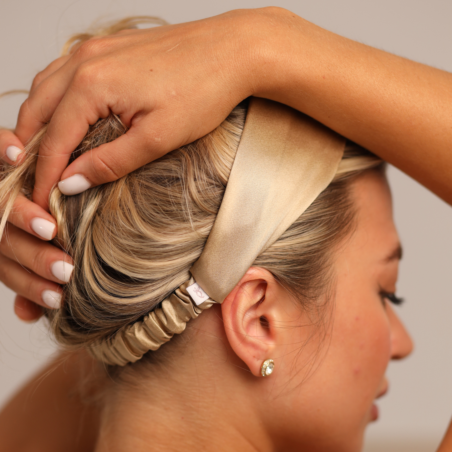 Hedvábná čelenka do vlasů Qrown®