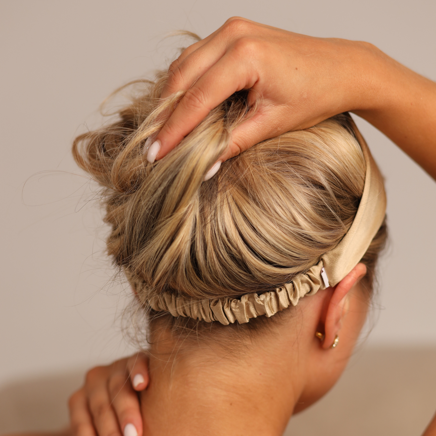 Hedvábná čelenka do vlasů Qrown®