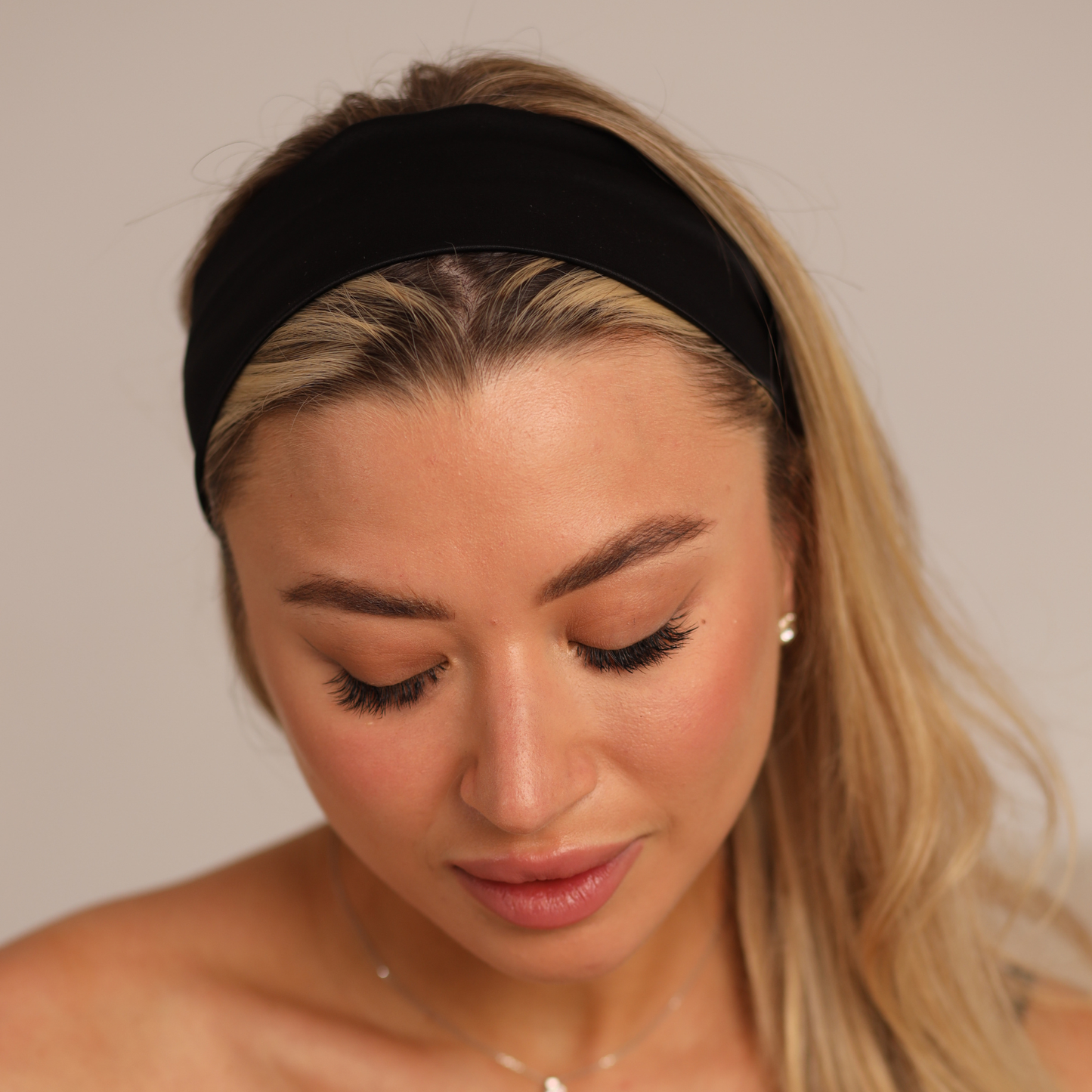 Hedvábná čelenka do vlasů Qrown®